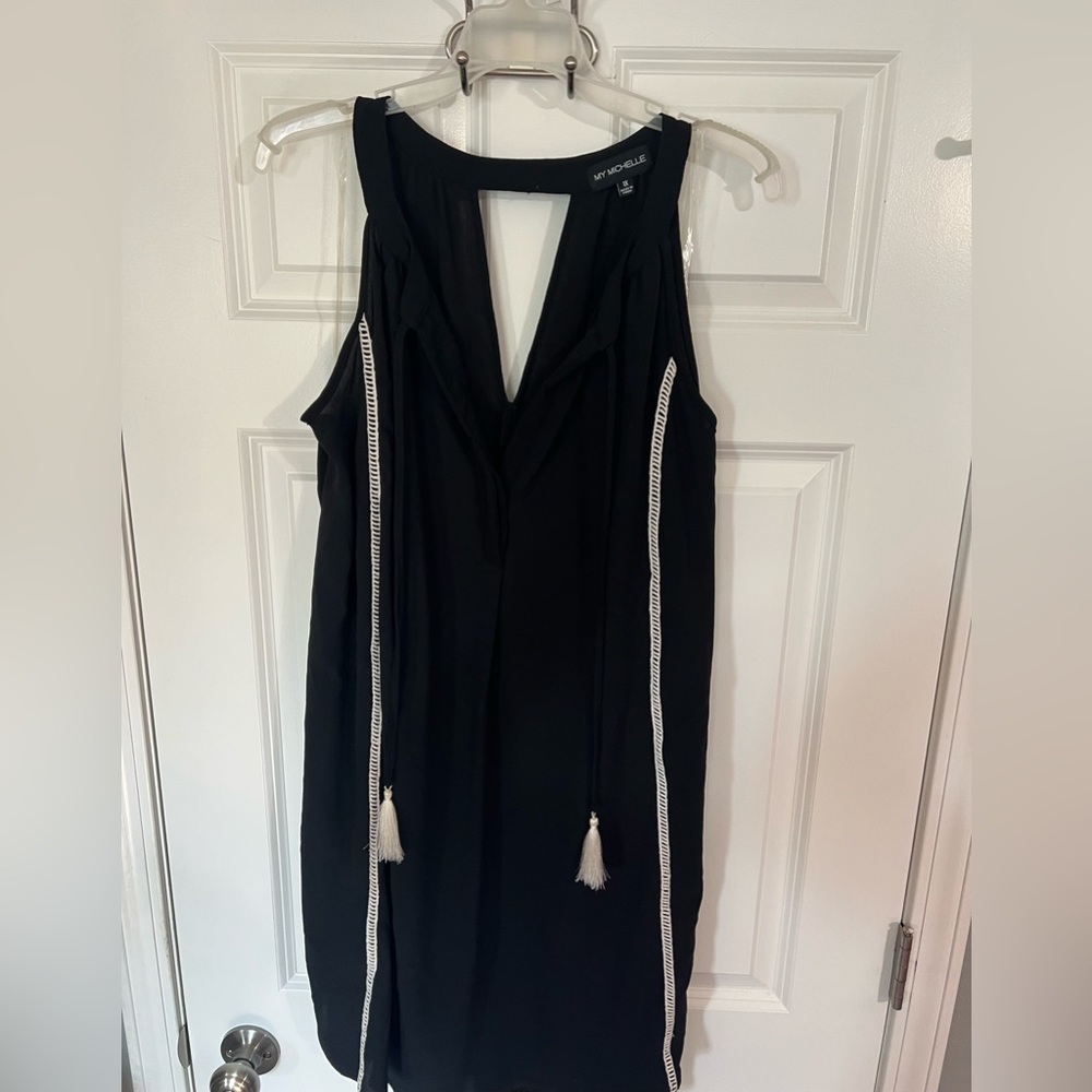 Black knee Length dress with nice white detail and tassels  - size 1X